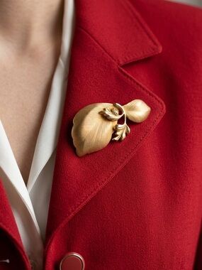 Elegant Gold Leaf Brooch